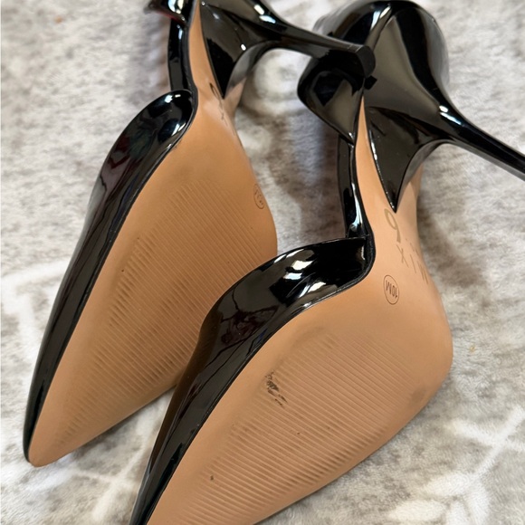Mix No. 6 Glossy Black and Vibrant Red Heels - Picture 2 of 4